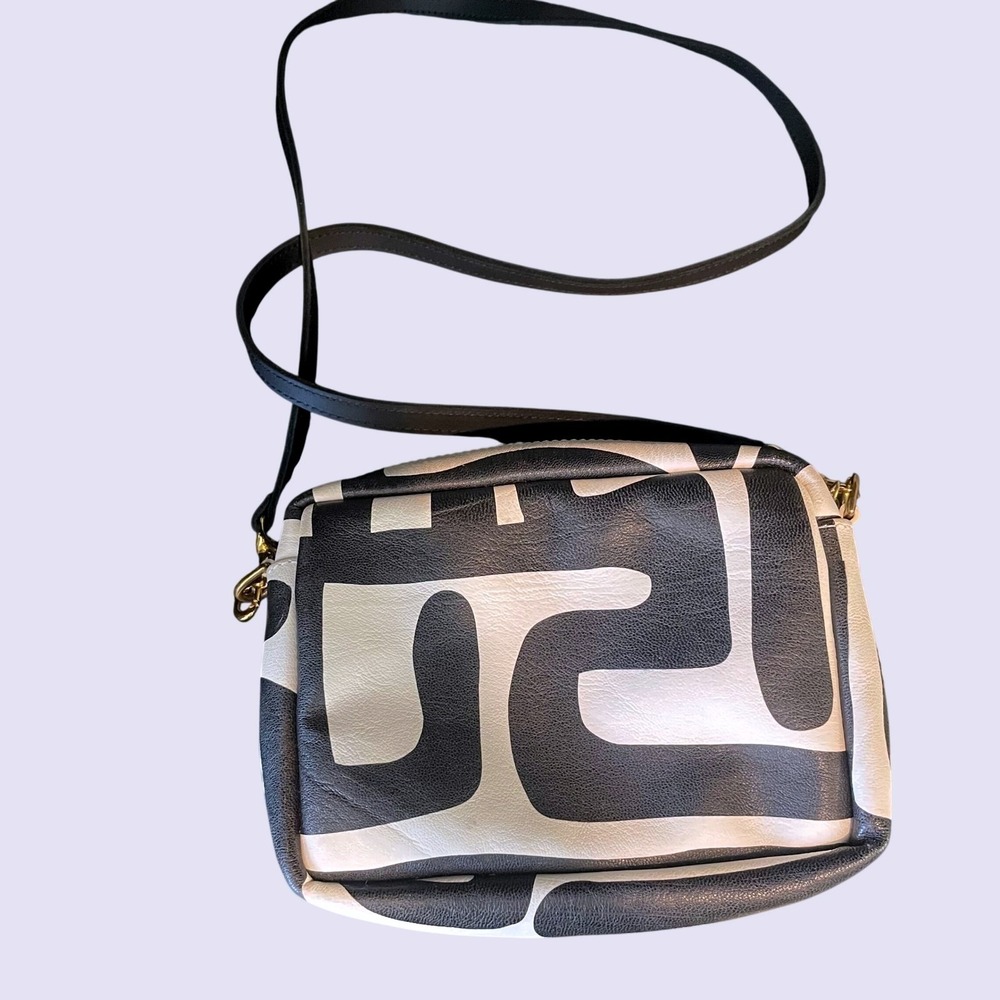 UBUNTU LIFE Kuba leather geometric print Crossbody Bag black & white gold Zipper